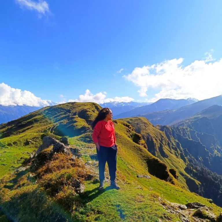 Clear blue skies and a broad perspective of the Himalayan mountains from Phulara Ridge